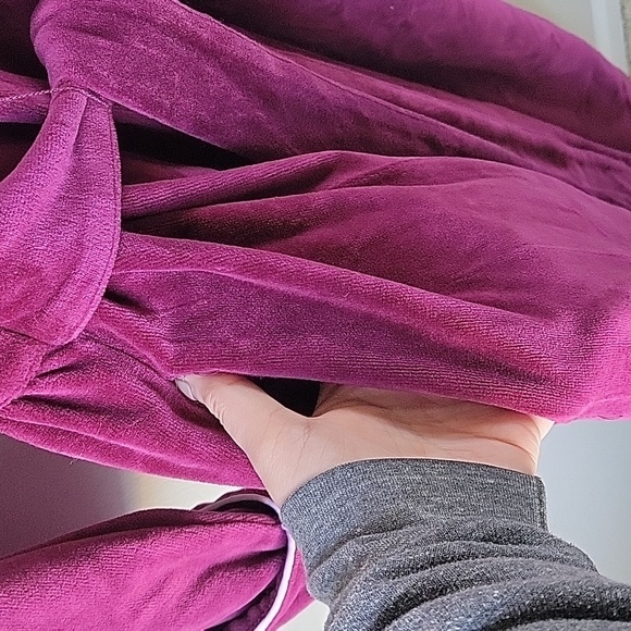 Eileen West Burgundy Women's Velour Robe Size Small Tie Front‎ - Picture 10 of 10